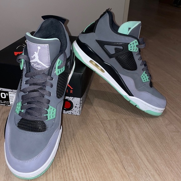 Air Jordan 4 Retro - Picture 2 of 14